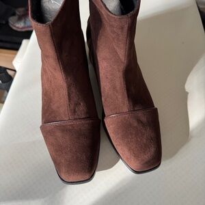 Never worn brown suede-like short boots